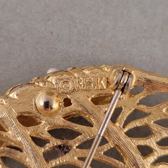 Vintage BSK Gold-Tone Leaf Brooch Faux Pearl 2.1” Filigree Openwork Pin - Picture 5 of 10